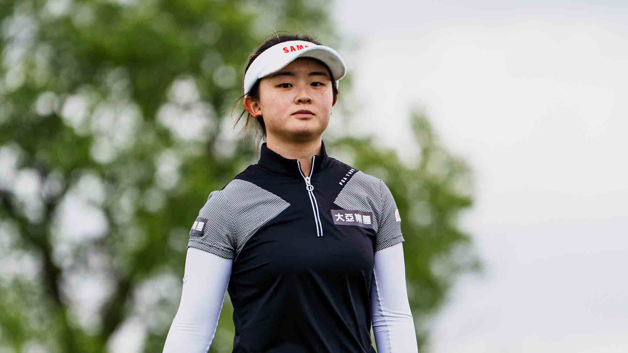 Juliana Hung remporte un premier tour record au championnat IOA malgré des conditions difficiles